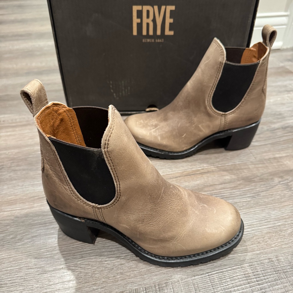Frye Sabrina Chelsea Stone Leather Heeled Bootie Boots